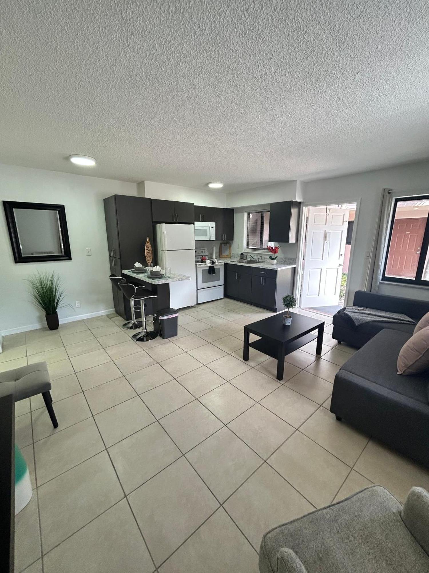 Apartment In Hollywood Close To Shops & Beach 110 מראה חיצוני תמונה