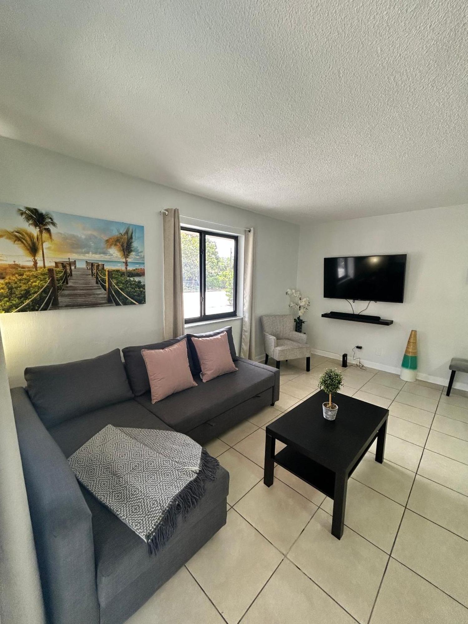 Apartment In Hollywood Close To Shops & Beach 110 מראה חיצוני תמונה